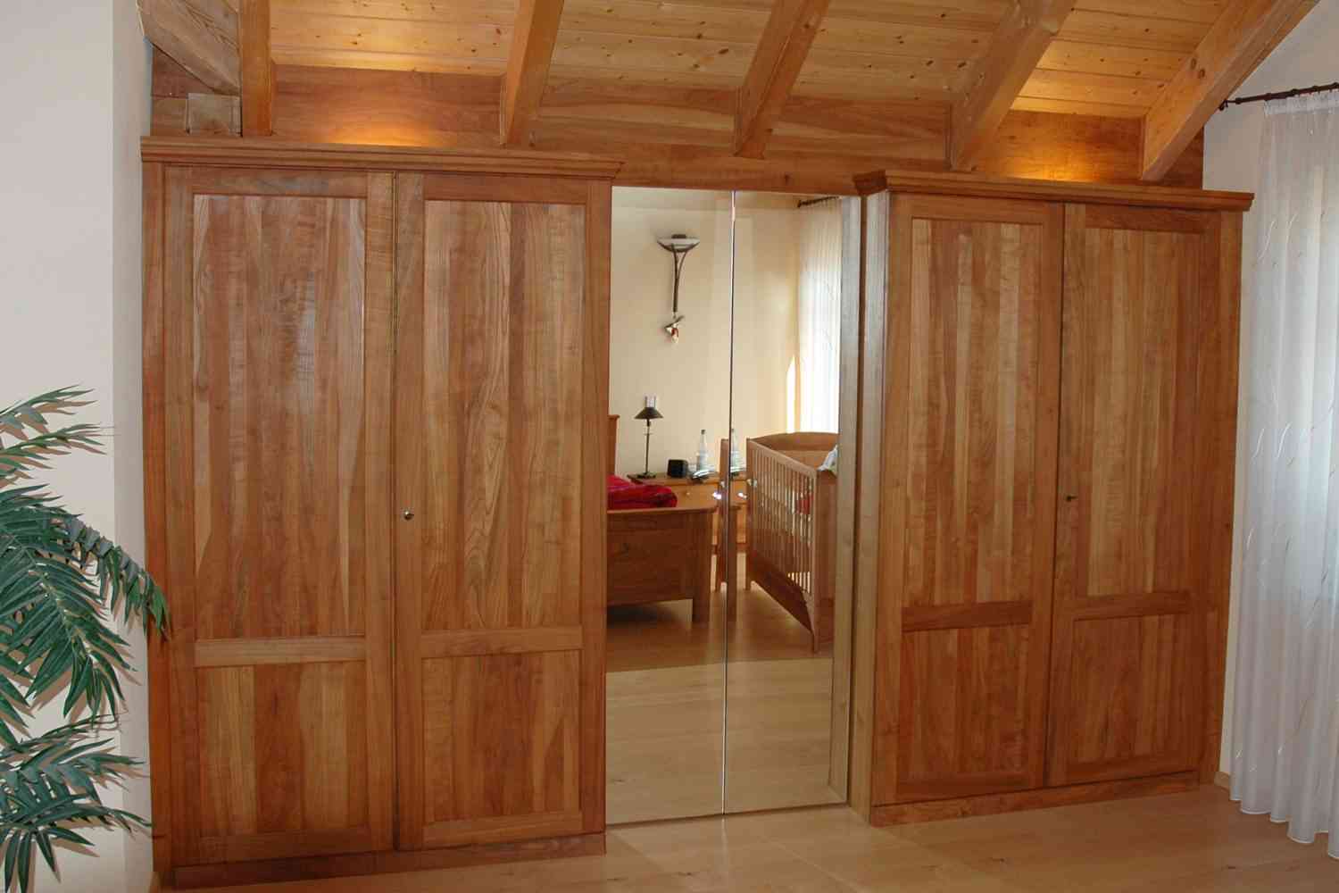Einbauschrank in Wildkirsche