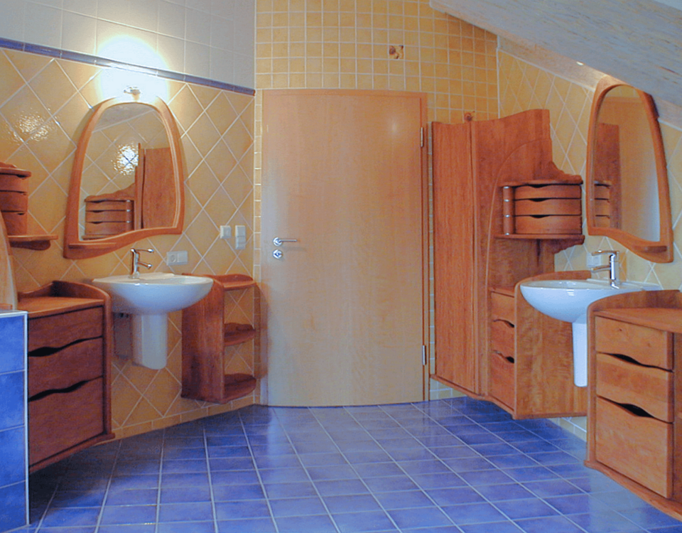 Individuelle Badmöbel in Birnbaum