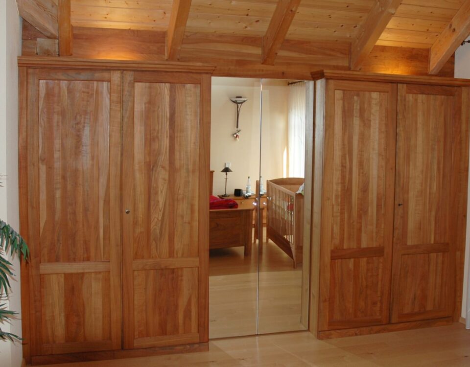 Einbauschrank in Wildkirsche