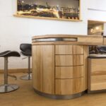 runde Küchenschränke bleiben immer eine handwerkliche Anfertigung. Runde Möbel sind eine Spezialität von uns