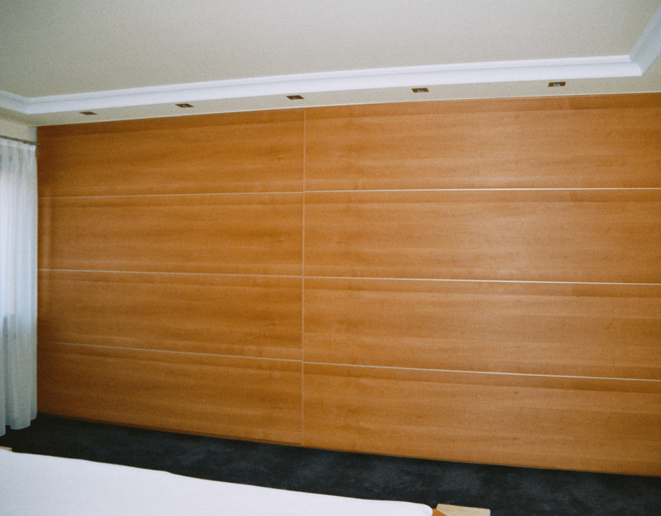 Einbaumöbel - Schlafzimmerschrank in Elsbeere