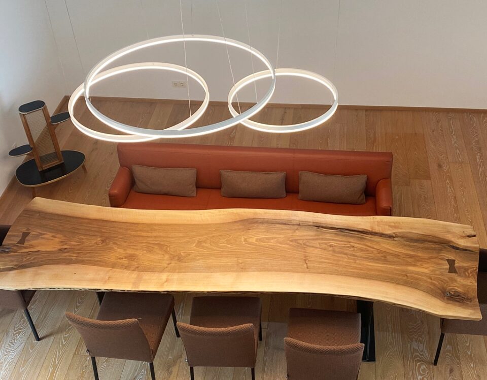 Baumscheiben Tisch in Nussbaum