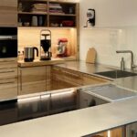 massive edelstahlarbeitsplatte mit eingeschweißtem Becken und integriertem Kochfeld